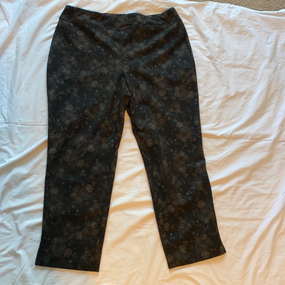 Black Capri pants with floral print